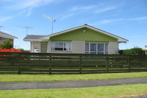 Photo of property in 5 Dunstall Place, Mangere Bridge, Auckland, 2022