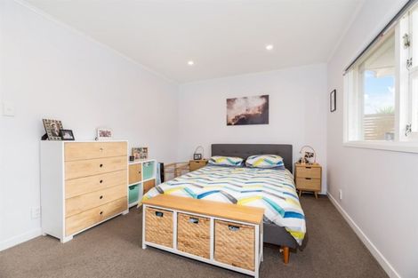 Photo of property in 2/137 Shakespeare Road, Milford, Auckland, 0620