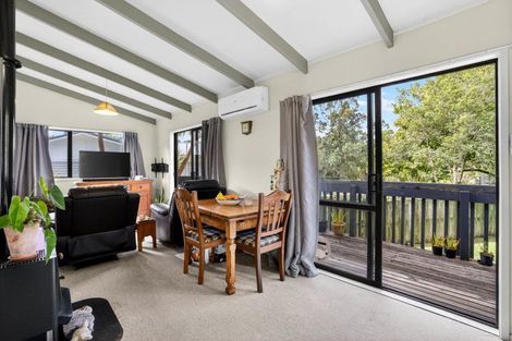 Photo of property in 8 Wirihana Road, Titirangi, Auckland, 0604