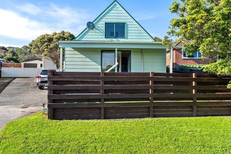 Photo of property in 32a Horokiwi Road West, Newlands, Wellington, 6037