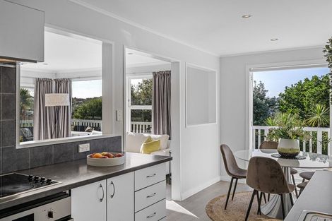 Photo of property in 8 Weatherly Road, Torbay, Auckland, 0630