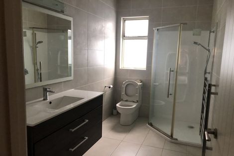 Photo of property in 14 Hilton Close, Fairview Heights, Auckland, 0632