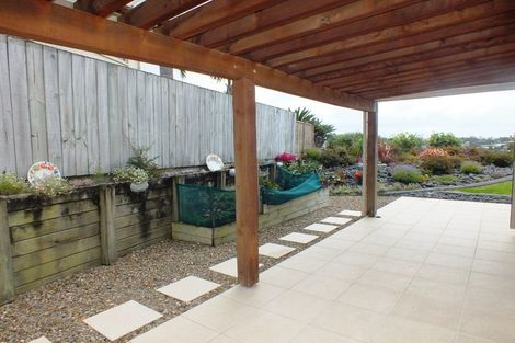 Photo of property in 6/126 Whangaparaoa Road, Red Beach, 0932