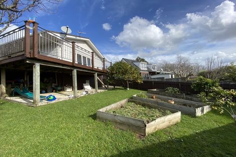 Photo of property in 9 Dalwhinnie Parade, Highland Park, Auckland, 2010