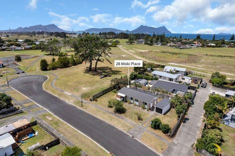 Photo of property in 28 Moki Place, Ruakaka, 0116