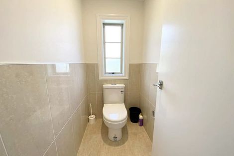 Photo of property in 2/36 Greenvalley Rise, Glenfield, Auckland, 0629