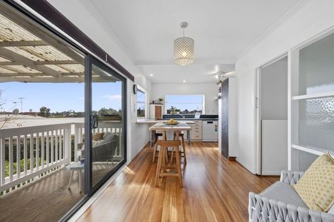 Photo of property in 18 Doralto Road, Frankleigh Park, New Plymouth, 4310