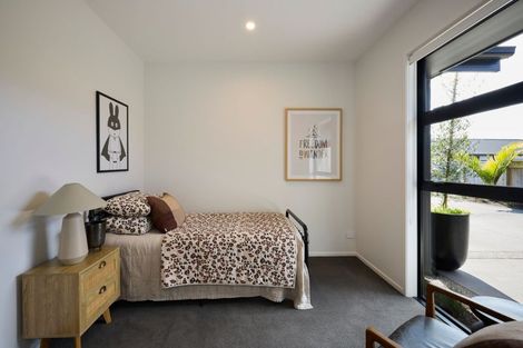 Photo of property in 3 Matata Road, Kenepuru, 5022
