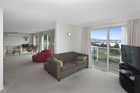 Photo of property in 19 The Brae, Mount Pleasant, Christchurch, 8081