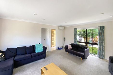 Photo of property in 9 Jessika Place, Conifer Grove, Takanini, 2112