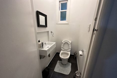 Photo of property in 11 Otahuri Crescent, Greenlane, Auckland, 1051