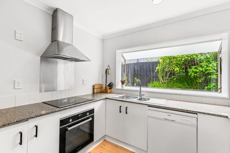 Photo of property in 2/8 Crewe Close, Albany, Auckland, 0632