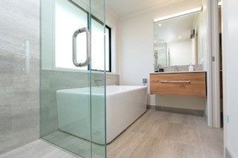 Photo of property in 2 Glennron Lane, Waiuku, 2123