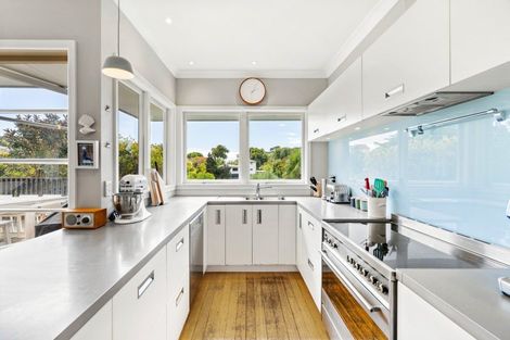 Photo of property in 63 Napier Terrace, Hospital Hill, Napier, 4110