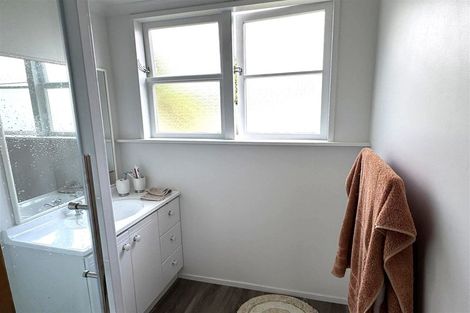 Photo of property in 4 Mokau Place, Terrace End, Palmerston North, 4410