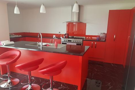 Photo of property in 5 Cyprus Place, Fitzherbert, Palmerston North, 4410