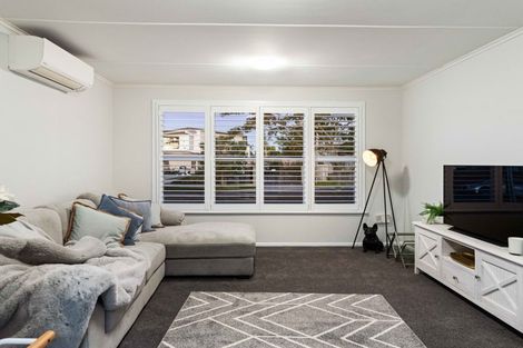 Photo of property in 24 Cobham Crescent, Kelston, Auckland, 0602