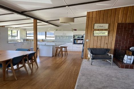 Photo of property in 40 Queens Road, Waikanae Beach, Waikanae, 5036