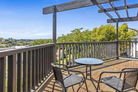 Photo of property in 3 Lindaver Grove, Merrilands, New Plymouth, 4312