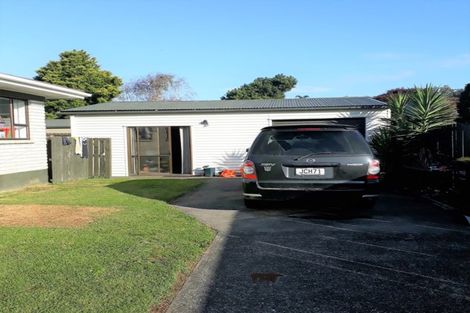 Photo of property in 30 Riverside Drive, Waiuku, 2123