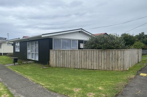 Photo of property in 17 Calvert Road, Moturoa, New Plymouth, 4310