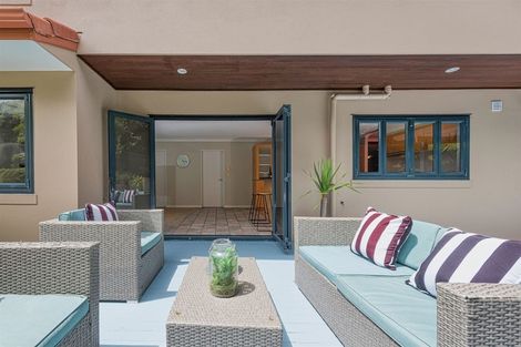 Photo of property in 25 Hogarth Rise, West Harbour, Auckland, 0618