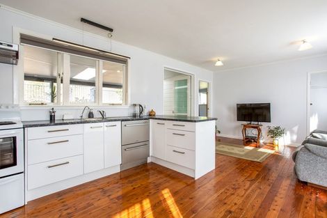 Photo of property in 17 Awaroa Road, Helensville, 0800