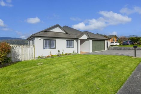 Photo of property in 17 Birkinshaw Grove, Riverstone Terraces, Upper Hutt, 5018