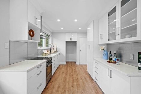 Photo of property in 19 Lawrence Crescent, Hillpark, Auckland, 2102