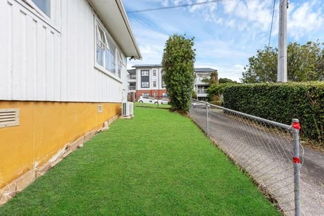 Photo of property in 1/24 Holbrook Street, Blockhouse Bay, Auckland, 0600