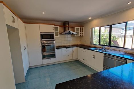 Photo of property in 8 Hattaway Avenue, Bucklands Beach, Auckland, 2012