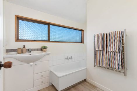 Photo of property in 2/117a Prestons Road, Redwood, Christchurch, 8051