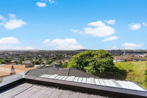 Photo of property in 13 Bartells Drive, Goodwood Heights, Auckland, 2105