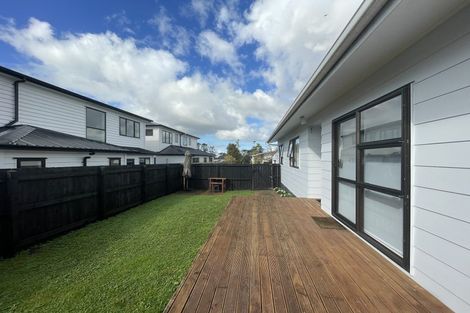 Photo of property in 1/94 Roberts Road, Te Atatu South, Auckland, 0610