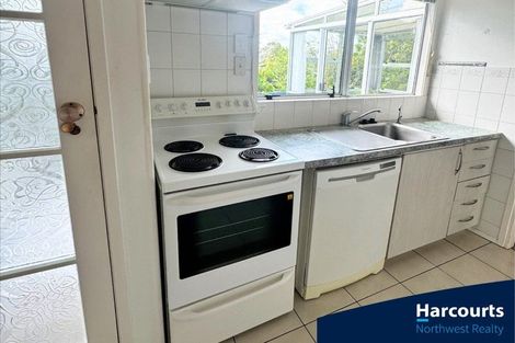 Photo of property in 1 Denver Avenue, Sunnyvale, Auckland, 0612