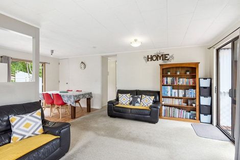 Photo of property in 25 Hookway Grove, Paraparaumu, 5032