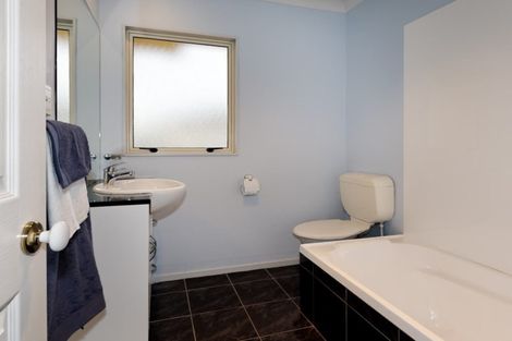 Photo of property in 83a Mt Lebanon Crescent, The Gardens, Auckland, 2105