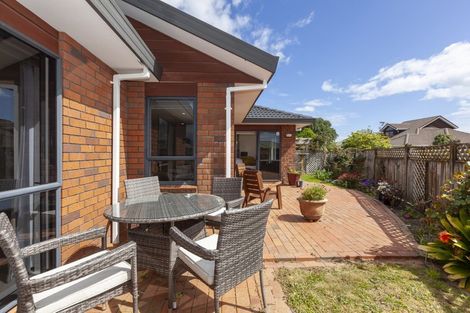 Photo of property in 8 Cranbrook Grove, Waikanae, 5036