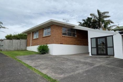 Photo of property in 2/28 Prince Regent Drive, Half Moon Bay, Auckland, 2012