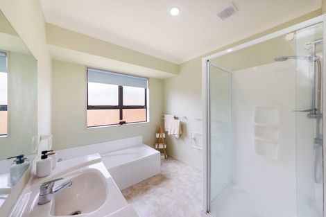 Photo of property in 14 Woodgate Court, Fitzherbert, Palmerston North, 4410