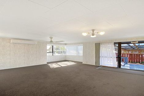 Photo of property in 18 Glen Close, Glen Eden, Auckland, 0602
