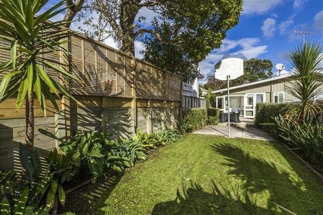 Photo of property in 1/15 Beulah Avenue, Rothesay Bay, Auckland, 0630
