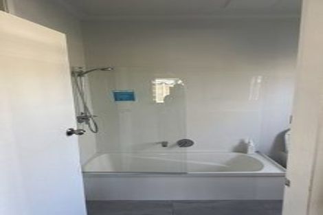 Photo of property in 98/98a Weraroa Road, Levin, 5510