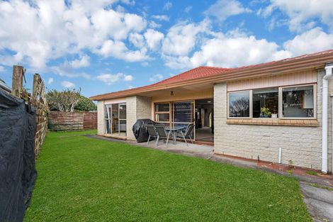 Photo of property in 7a Kirrama Place, Conifer Grove, Takanini, 2112