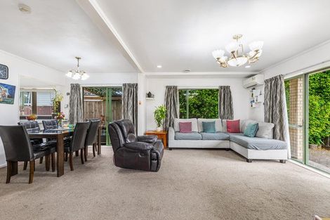 Photo of property in 1/28 Harrington Road, Henderson, Auckland, 0610