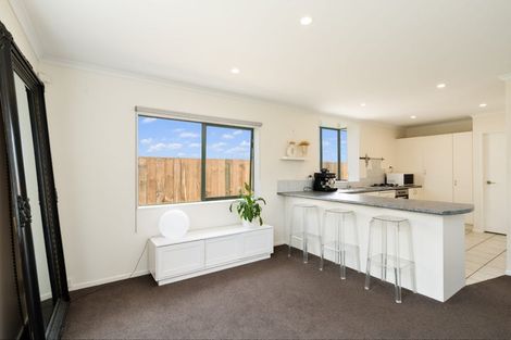 Photo of property in 33 Woodford Avenue, Henderson, Auckland, 0610