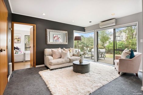 Photo of property in 25 Meadowland Drive, Somerville, Auckland, 2014