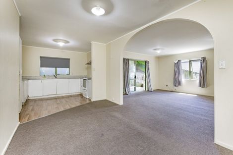 Photo of property in 4/8 Eulogy Place, Randwick Park, Auckland, 2105