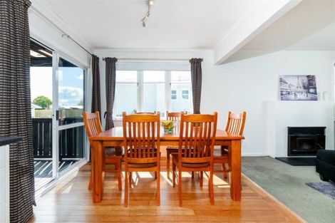 Photo of property in 11 Sylvan Crescent, Te Atatu South, Auckland, 0610