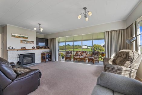 Photo of property in 155 Cross Road, Lepperton, New Plymouth, 4373